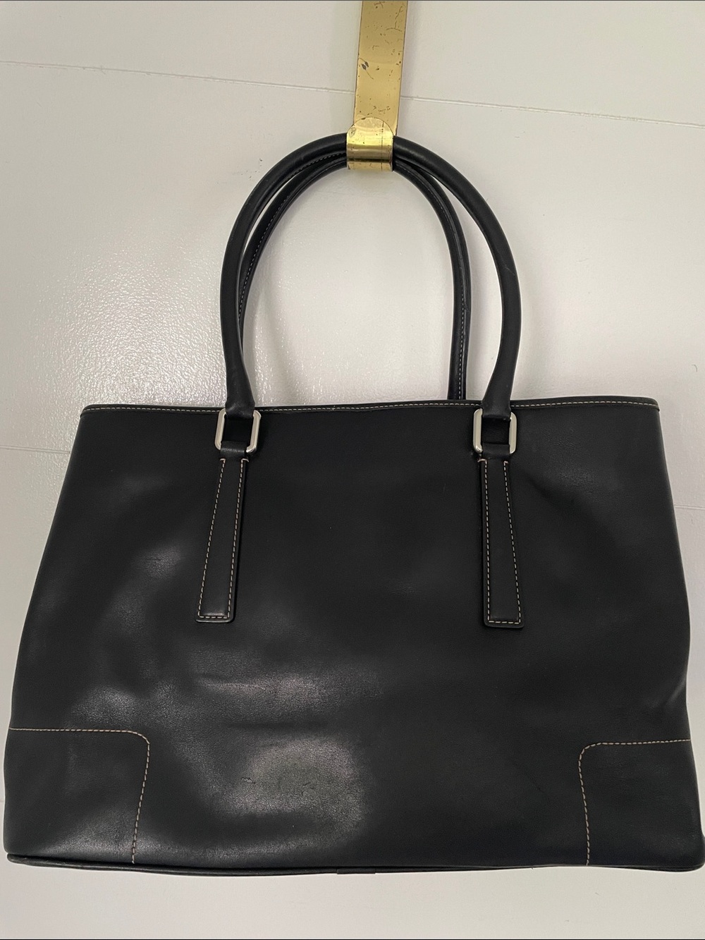 Coach Classic Tote Black Leather  Bag - Elegant Everyday Carry - Picture 2 of 11